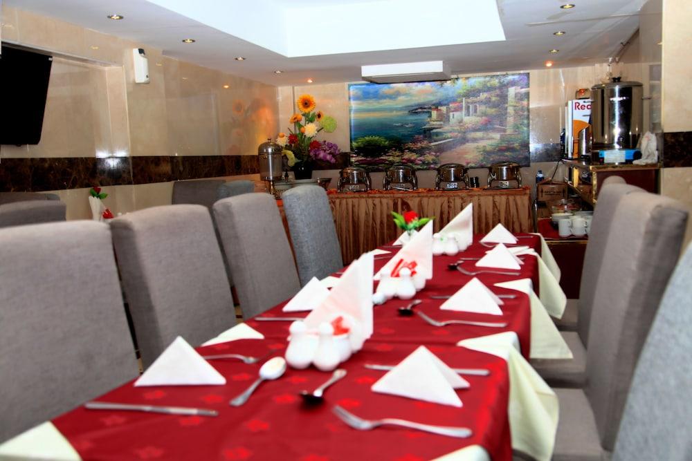 Saffron Hotel Dubai Bagian luar foto