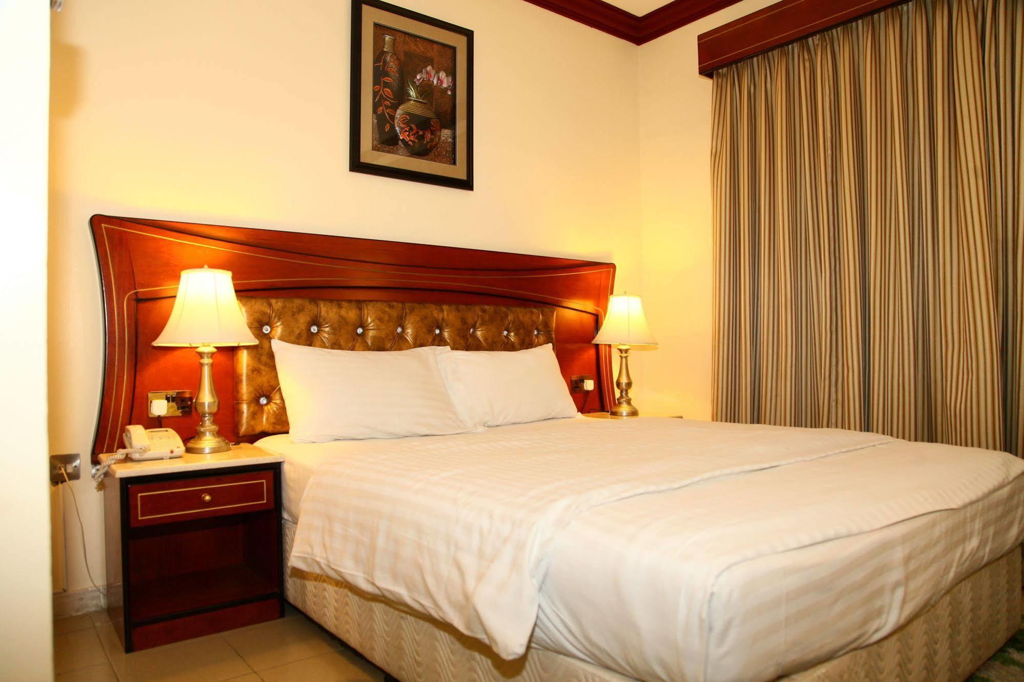 Saffron Hotel Dubai Bagian luar foto